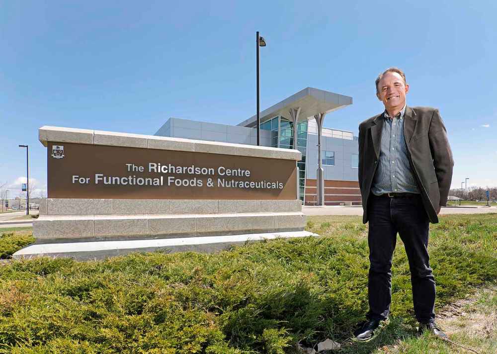 DAVID LIPNOWSKI / WINNIPEG FREE PRESS FILES
Peter Jones in 2011.