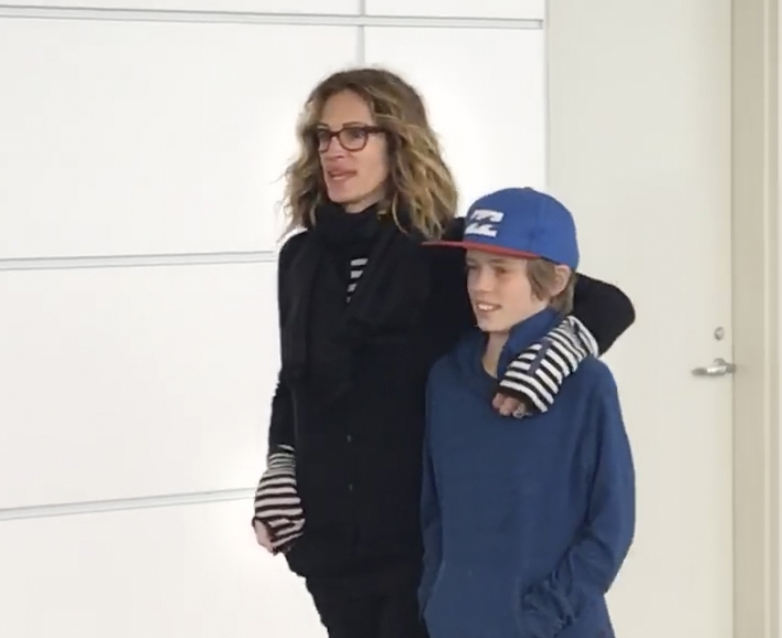 Even Julia Roberts has to wait for a table at Winnipeg