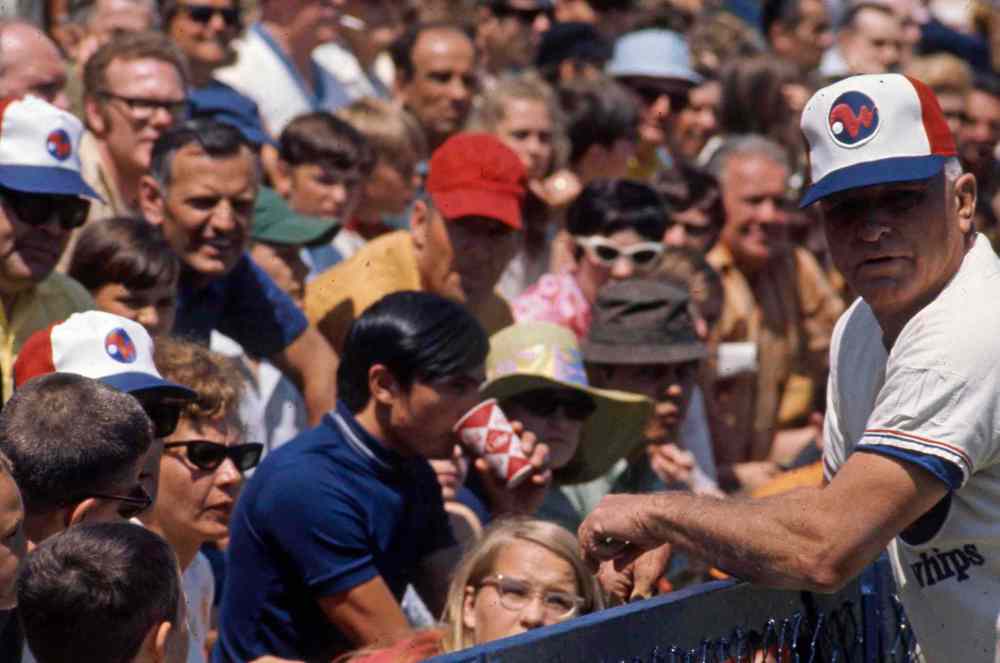 Whips manager Clyde McCullough (right) in June 1970. (Winnipeg Free Press files)