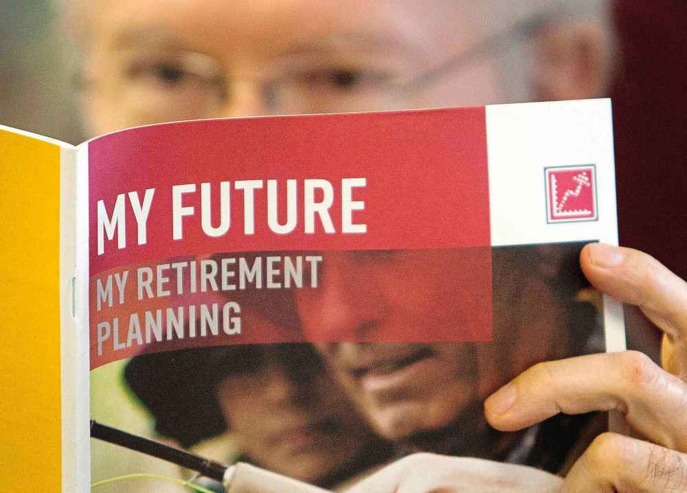 Among those who should be questioning if a last-minute RRSP contribution this month is the right move is anyone earning less than $47,630 in Manitoba. (Ryan Remiorz / The Canadian Press files)