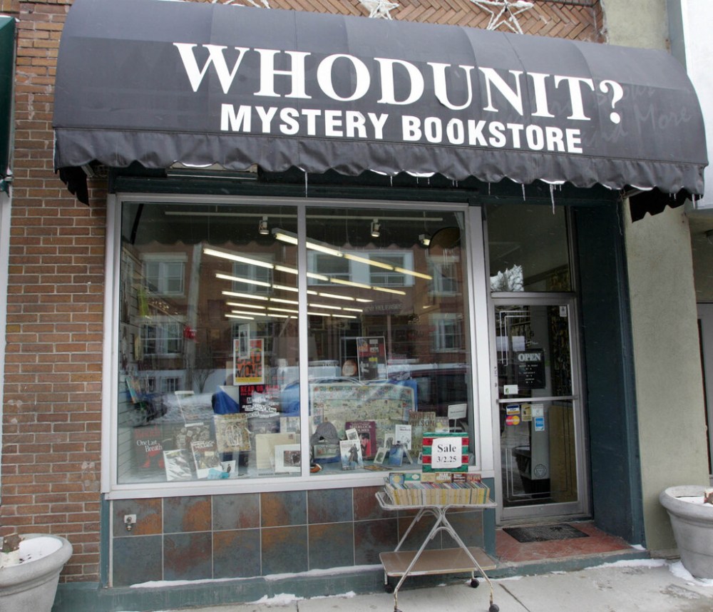 WAYNE GLOWACKI/WINNIPEG FREE PRESS ICON Detour feature on the Whodunit? Mystery Bookstore. . Dave Saunderson. Jan 4 2005