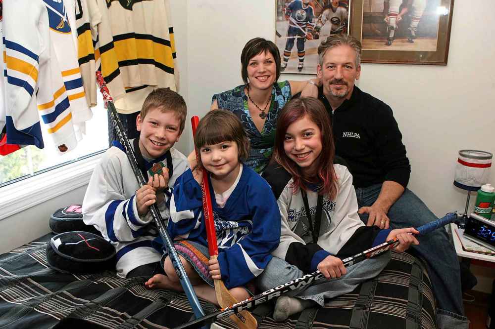 Aimee at 4-years-old, (centre), with brother Nolan, 8, (left) and sister Madison, 11, with mom Carrie and father Stephen. (Ruth Bonneville / Winnipeg Free Press files)