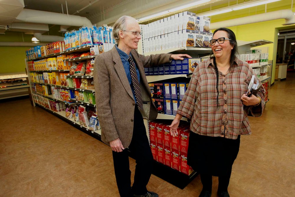 KEN GIGLIOTTI / FREE PRESS FILES
in this 2013 photo Russ Rothney (left) and Louise Champagne prepare for the grand opening of the Neechi Food Co-op.