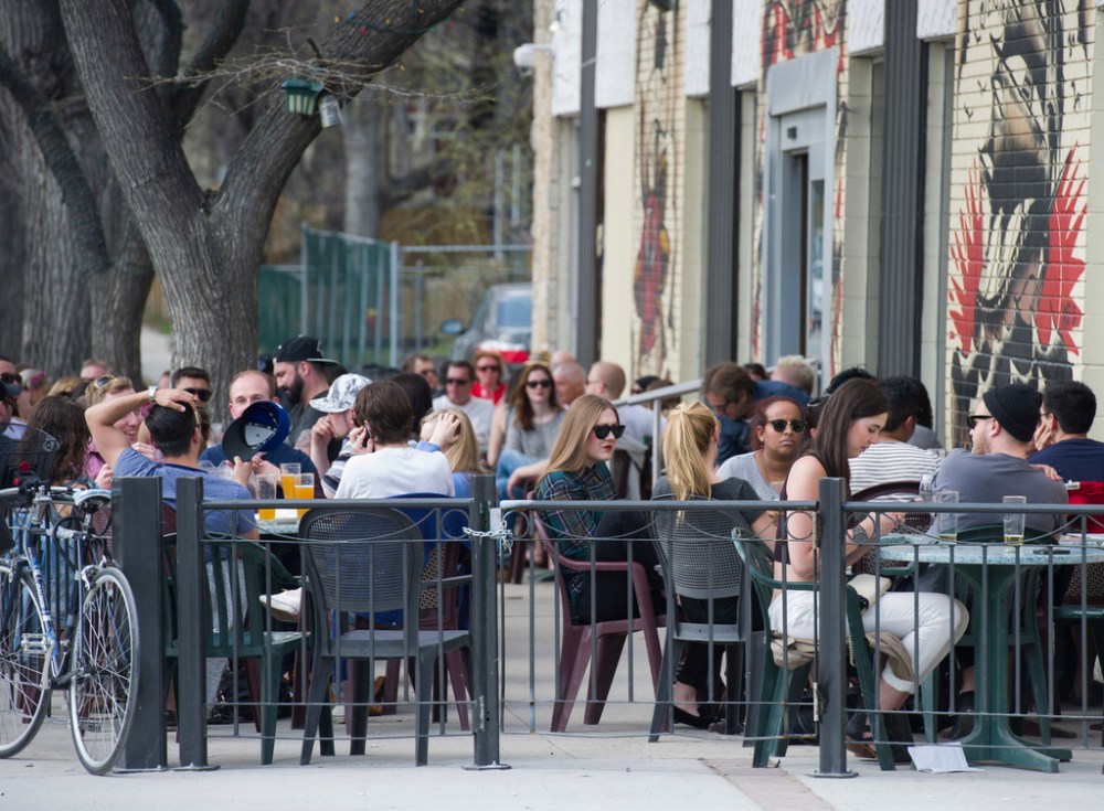 There’s no point reopening businesses if the province is going to shut them down again because the number of cases rose marginally. (David Lipnowski / Winnipeg Free Press files)