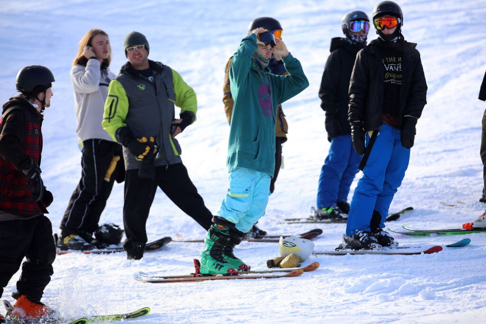 Prior to Christmas, the number of days that qualify as snowmaking days has dropped by 15 in this region, affecting everything from ski resorts, such as Stony Mountain (above) to the skating trail at The Forks. (Trevor Hagan / Winnipeg Free Press files)