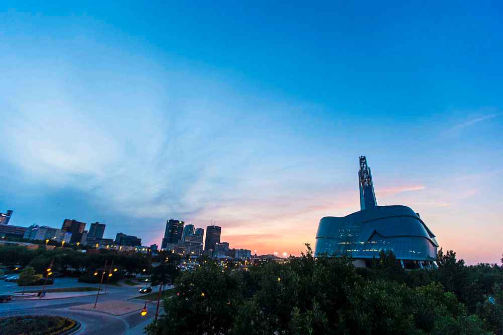 A comprehensive plan, incorporating public-service agencies, government, police and downtown advocacy groups, is required to improve downtown safety, police commission chairman David Asper says. (Mikaela MacKenzie / Winnipeg Free Press files)