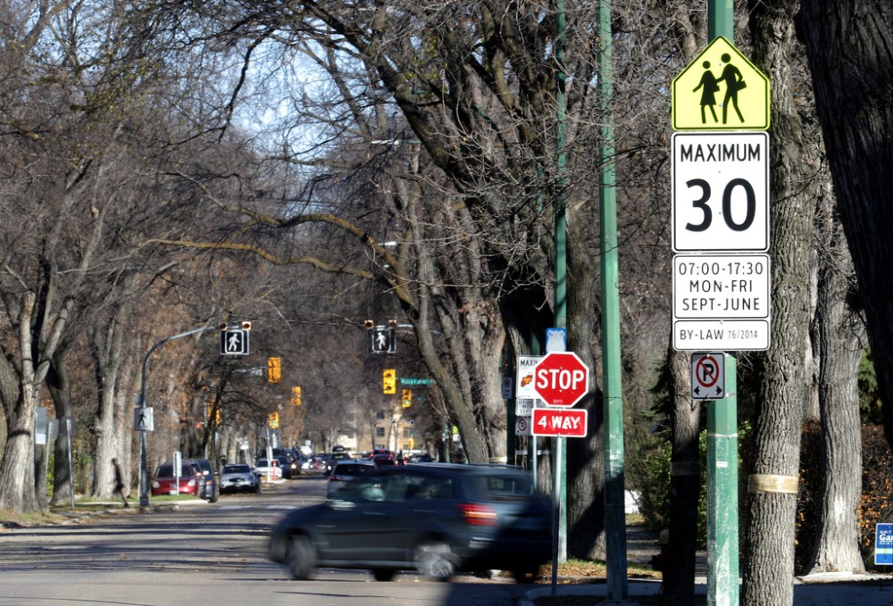 TREVOR HAGAN / WINNIPEG FREE PRESS
30km/h school zone speed limit sign on Grosvernor Avenue near Wilton Street, Thursday, October 18, 2018.