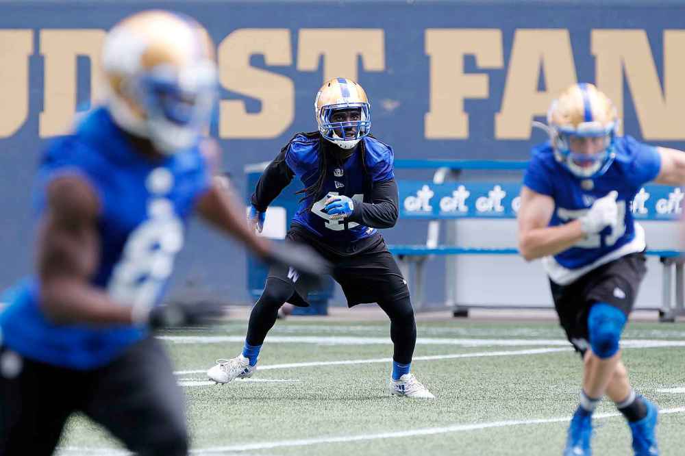 Kerfalla Exume (middle) found his groove on special teams. (John Woods / Winnipeg Free Press Files)