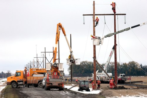 As many as 700 Manitoba Hydro employees are being laid off to save the utility money. (Phil Hossack / Winnipeg Free Press files)