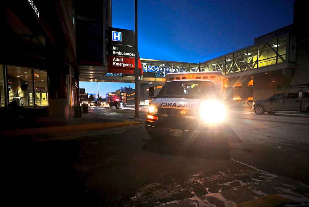 The use of single-response paramedics should be investigated as an option for Winnipeg’s emergency services. (Ruth Bonneville / Winnipeg Free Press files)
