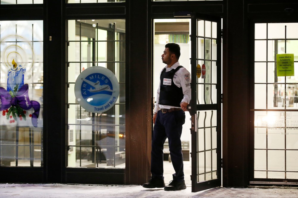 Security guards working in retail at Liquor Marts and grocery stores can apply for the benefit but not those at Manitoba Housing, for instance, says United Food and Commercial Workers Local 832 president Jeff Traeger. (John Woods / Winnipeg Free Press files)