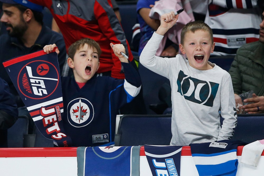 JOHN WOODS / WINNIPEG FREE PRESS
There have been no community events, meet-and-greets or autograph sessions with players for young fans since the pandemic hit. (John Woods / Winnipeg Free Press files)
