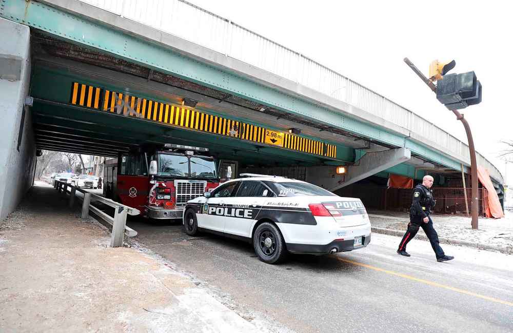 Ruth Bonneville
First responders were away from the truck for about 15 minutes when they realized it had been taken. (Ruth Bonneville / Winnipeg Free Press)