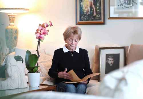 Susan Garfield with her wartime diary. (Ruth Bonneville / Winnipeg Free Press)