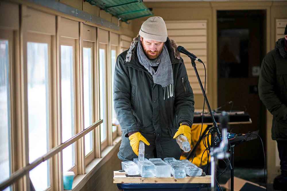 MIKAELA MACKENZIE / WINNIPEG FREE PRESS
Matt Peters of Royal Canoe sets up his ice xylophone at The Forks in Winnipeg on Thursday, Jan. 23, 2020. For Erin Lebar story.
Winnipeg Free Press 2019.