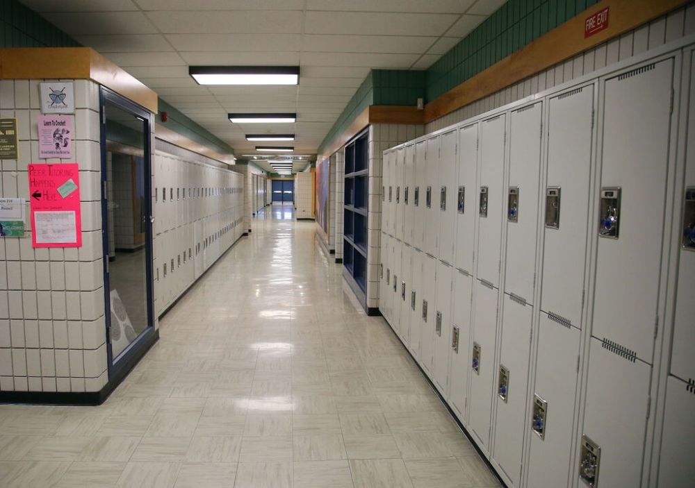 Jason Halstead
Could the hallways at Maples Collegiate be empty again? (Jason Halstead / Winnipeg Free Press files)