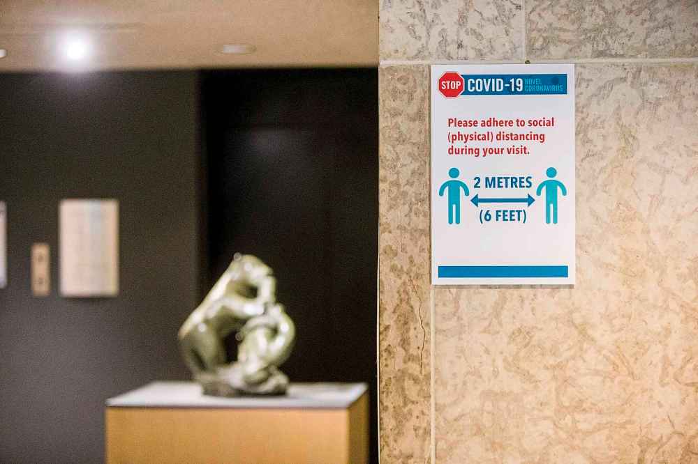 Signs encouraging social distancing at the WAG. The gallery hasn’t experienced pushback from patrons who resent the questions and safety measures. (Mikaela MacKenzie / Winnipeg Free Press)