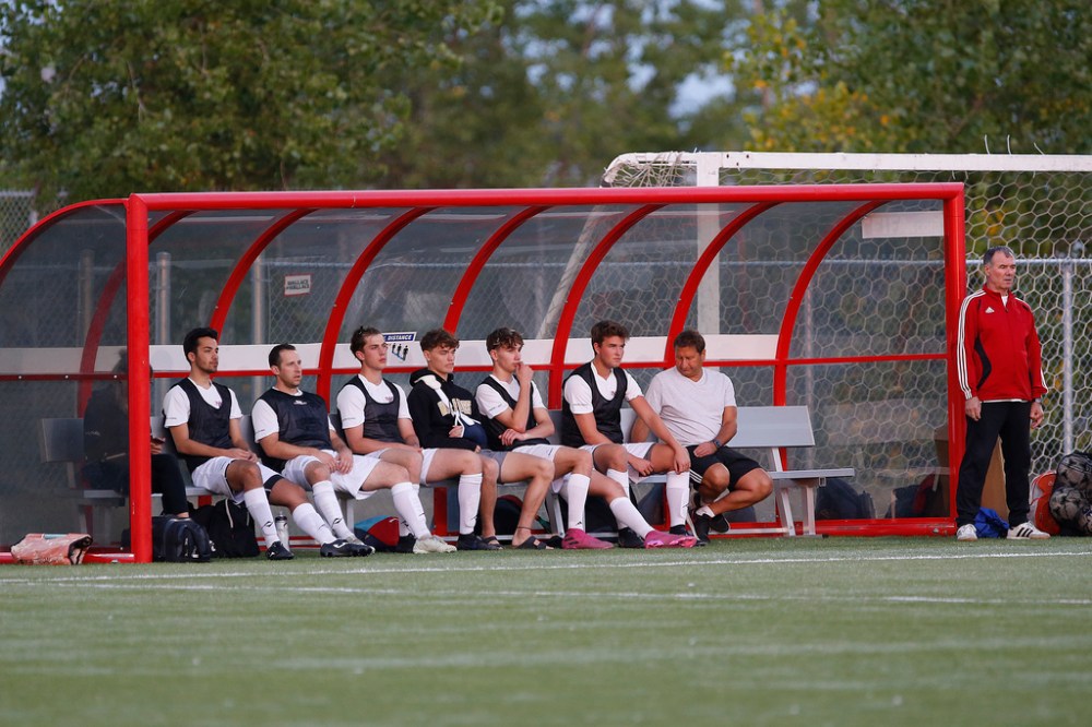 The Manitoba Soccer Association wants referees to monitor whether parents, fans and players are complying with public-health rules on social distancing during matches. (John Woods / Winnipeg Free Press files)