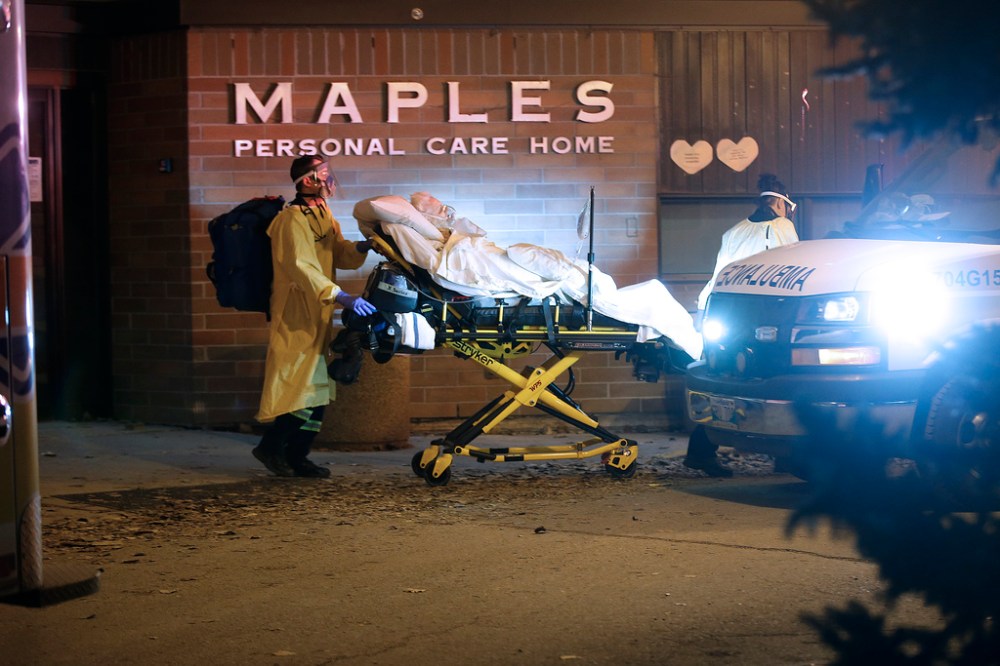 JOHN WOODS / WINNIPEG FREE PRESS
The pandemic exposed a multitude of cracks in the province’s health-care system, including poor nursing-home oversight and a general lack of preparedness for large-scale public-health emergencies. (John Woods / Winnipeg Free Press files)