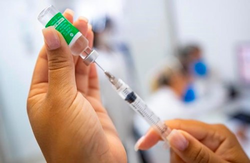 A nurse assistant prepares a dose of the Oxford-AstraZeneca vaccine for COVID-19 during a priority vaccination program for health workers at a community medical center in Sao Paulo, Brazil, Wednesday, Feb. 3, 2021. THE CANADIAN PRESS/AP-Andre Penner