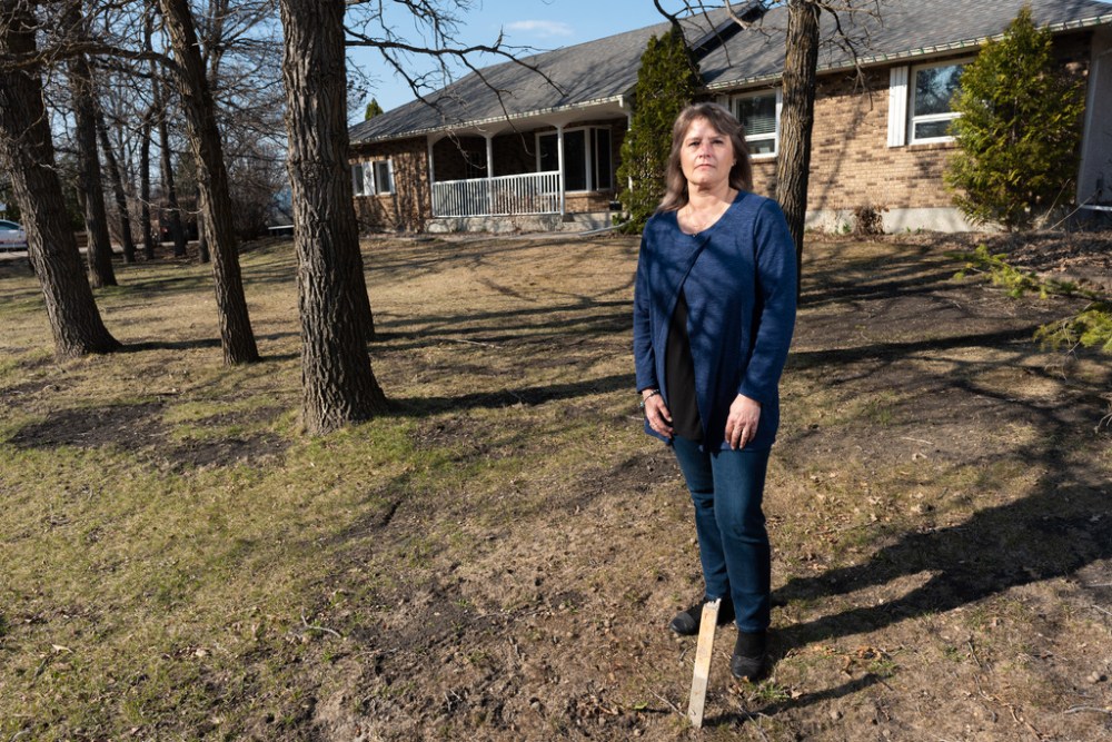 JESSE BOILY / WINNIPEG FREE PRE
Keri-Linn Naumik and her husband must pay $7,264 to cover their share to connect to Winnipeg's waste water service by Wednesday or have $504 added to their annual tax bill for 20 years. (Jesse Boily / Winnipeg Free Press)