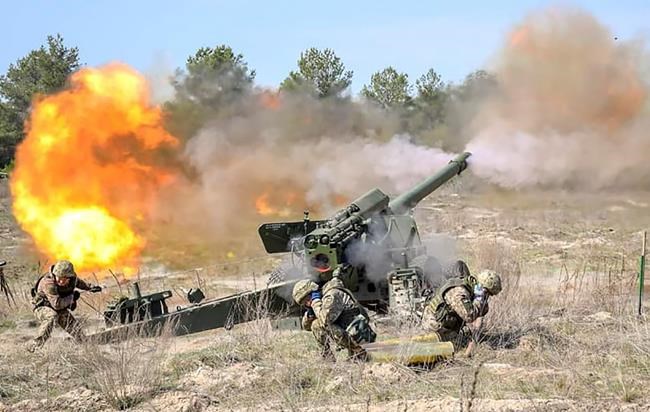 Ukrainian and Canadian servicemen do training exercises to get ready for large scale International military drills on Yavorivsky training ground close to Lviv, Ukraine, Thursday, April 15, 2021. The Defence Department is vowing to review how the military screens for extremist views in the foreign troops it trains. THE CANADIAN PRESS/AP-HO, Ukrainian Defense Ministry Press Office, *MANDATORY CREDIT*