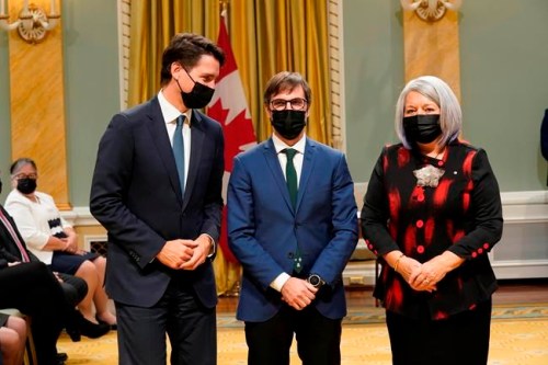Prime Minister Justin Trudeau, left, and Gov. Gen. Mary May Simon, right, pose with Steven Guilbeault, minister of environment and climate change, at a cabinet swearing-in ceremony at Rideau Hall in Ottawa, Tuesday, Oct.26, 2021 THE CANADIAN PRESS/Adrian Wyld