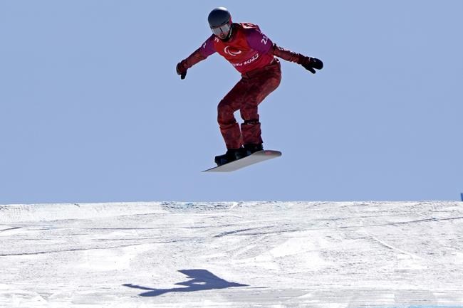 Tyler Turner of Canada competes on his way to winning the men's snowboard cross SB-LL1 final at the 2022 Winter Paralympics, Monday, March 7, 2022, in Zhangjiakou, China. (AP Photo/Shuji Kajiyama)