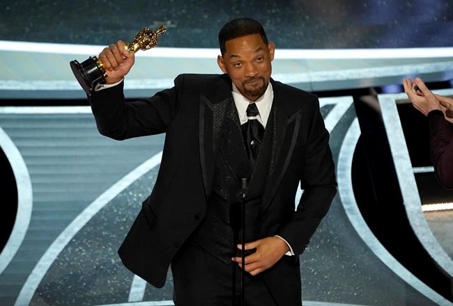 Will Smith recibe el Oscar al mejor actor, por
