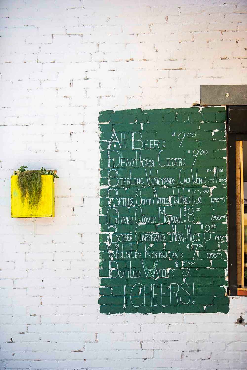 MIKAELA MACKENZIE / WINNIPEG FREE PRESS
The 10,000-square-foot space features local craft beer and cider, wine and non-alcoholic options, as well as edible options from the Bao House food truck.