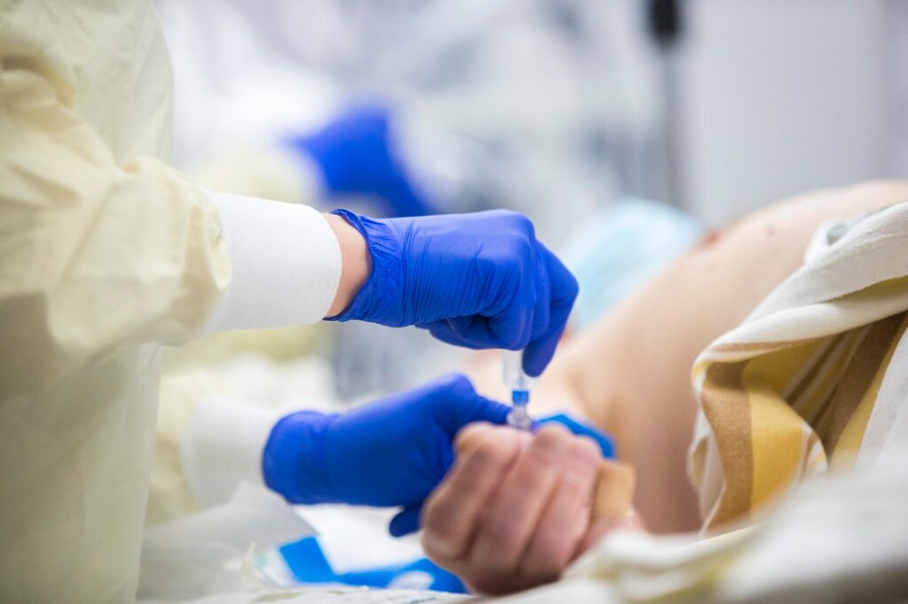 CP
The number of COVID-19 patients in hospital has remained steady since the end of January; on Tuesday, there were 266, including 33 in ICUs. (Mikaela MacKenzie / The Canadian Press files)