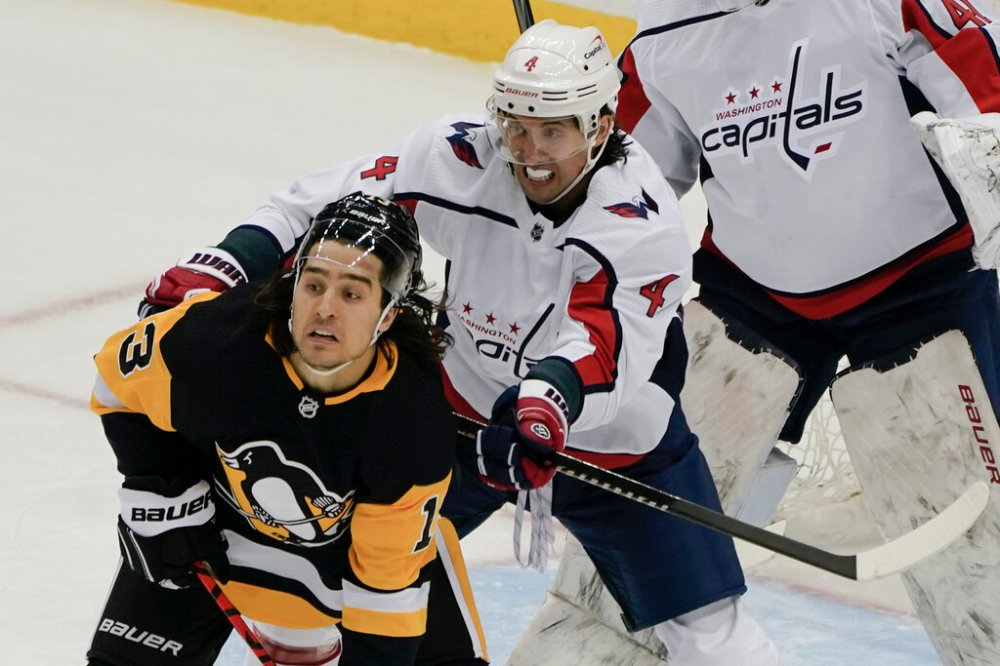 CP
The Jets traded two second-round draft picks to Washington for defenceman Brenden Dillon (centre) (Keith Srakocic / The Associated Press files)