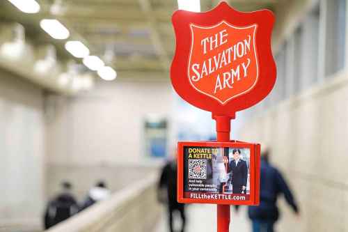 Daniel Crump / Winnipeg Free Press. 

With less than a week to go until Christmas Day, The Salvation Army's annual kettle campaign is almost $190,000 short of its $385,000 goal for Winnipeg. December 18, 2019.
