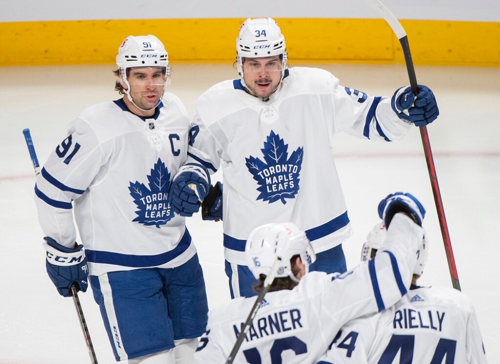 CP
Even getting to watch Auston Matthews (centre) over and over is a recipe for redundancy. (Graham Hughes / The Canadian Press files)