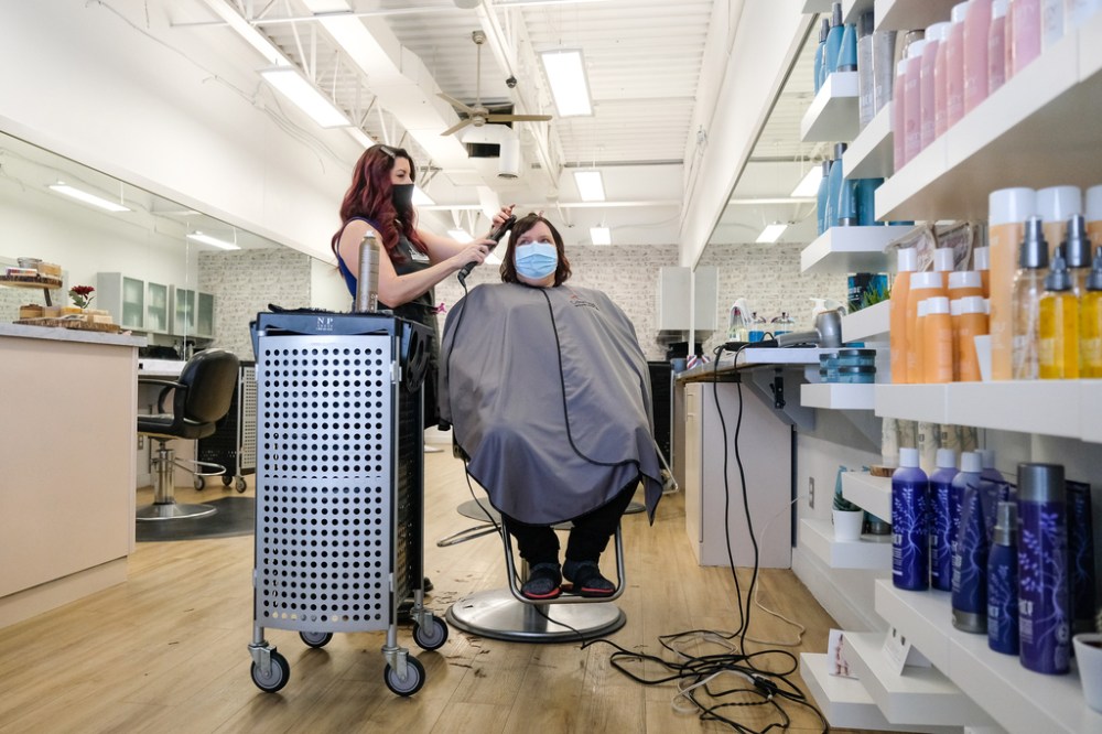 The risk factor is lower in places such as retail and hair salons where people mingle for shorter periods of time and mask use is mandatory. (Daniel Crump / Winnipeg Free Press)