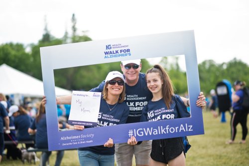 IG Wealth Management employees and their families participate in a Walk for Alzheimer’s.