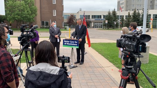 Premier Brian Pallister (centre) and Prairie Mountain Health CEO Brian Schoonbaert (left) announce $812M in health-care infrastructure funding at the Brandon Regional Health Centre on Monday morning. Approximately $70M of that funding will go to improving the BRHC. (Matt Goerzen/Brandon Sun)