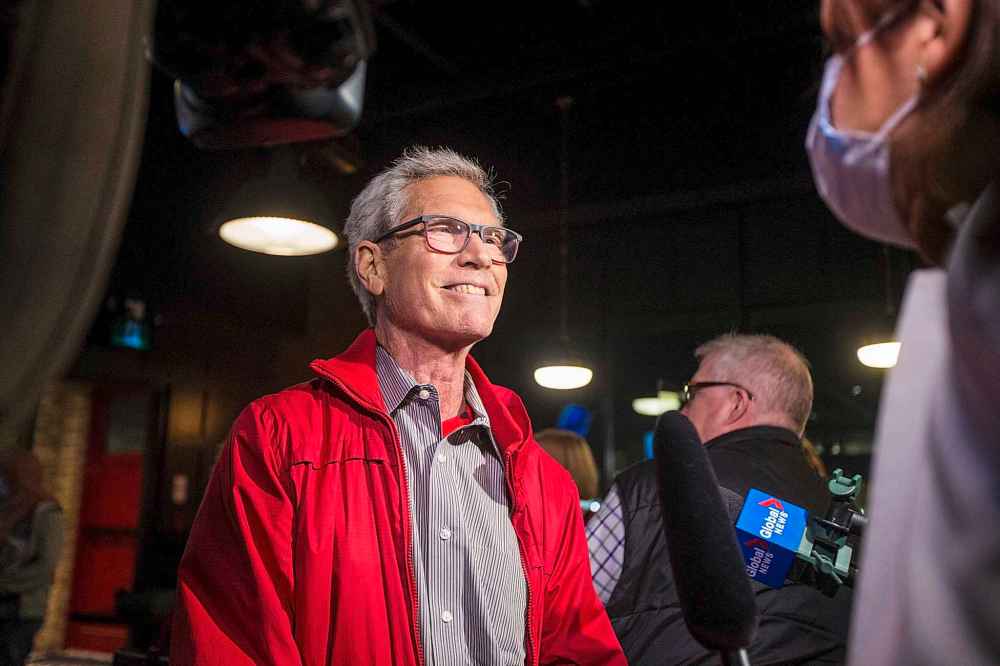 MIKAELA MACKENZIE / WINNIPEG FREE PRESS
Winnipeg South Centre Liberal incumbent Jim Carr celebrates his election victory with supporters at Fionn MacCool's in Winnipeg on Monday.