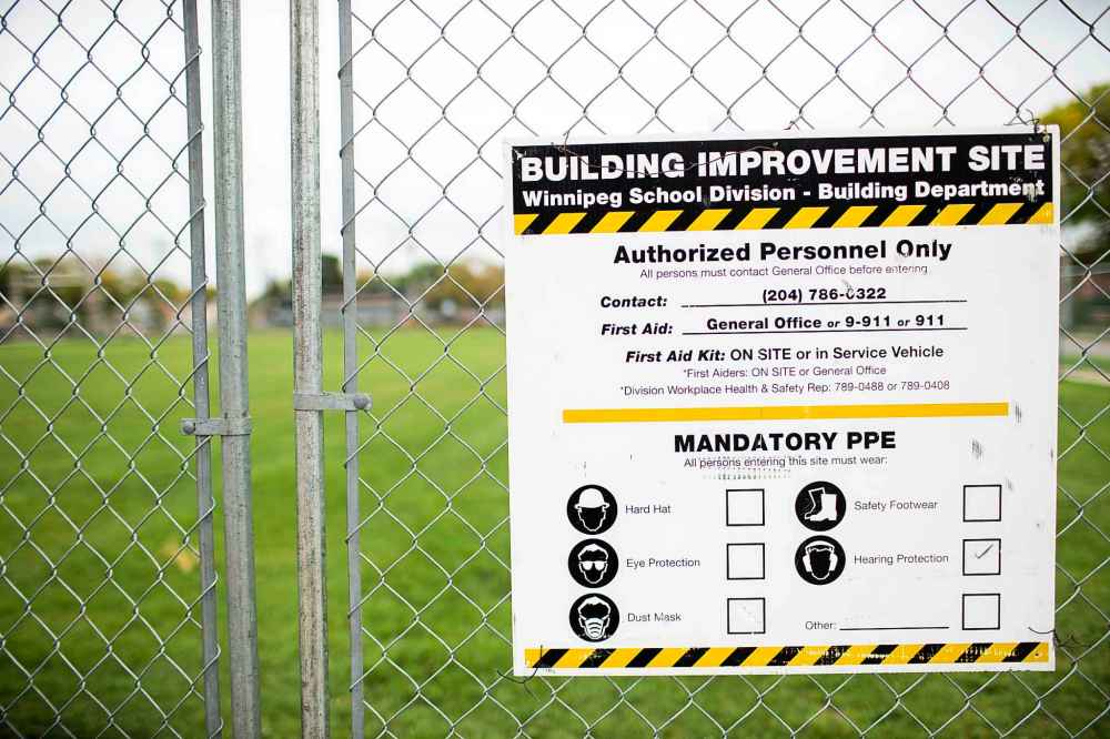MIKAELA MACKENZIE / WINNIPEG FREE PRESS FILES
The field at Weston School in Winnipeg was found to have more than 1,000 mg/g lead levels in 2018.