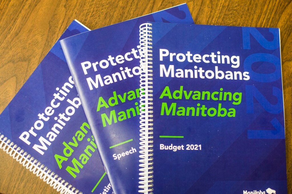 CP
Instead of phasing out education property taxes over 10 years, Pallister says he’s going to cut them by 50 per cent over the next two years and borrow $302 million a year to pay for it. (Mikaela MacKenzie / Winnipeg Free Press)