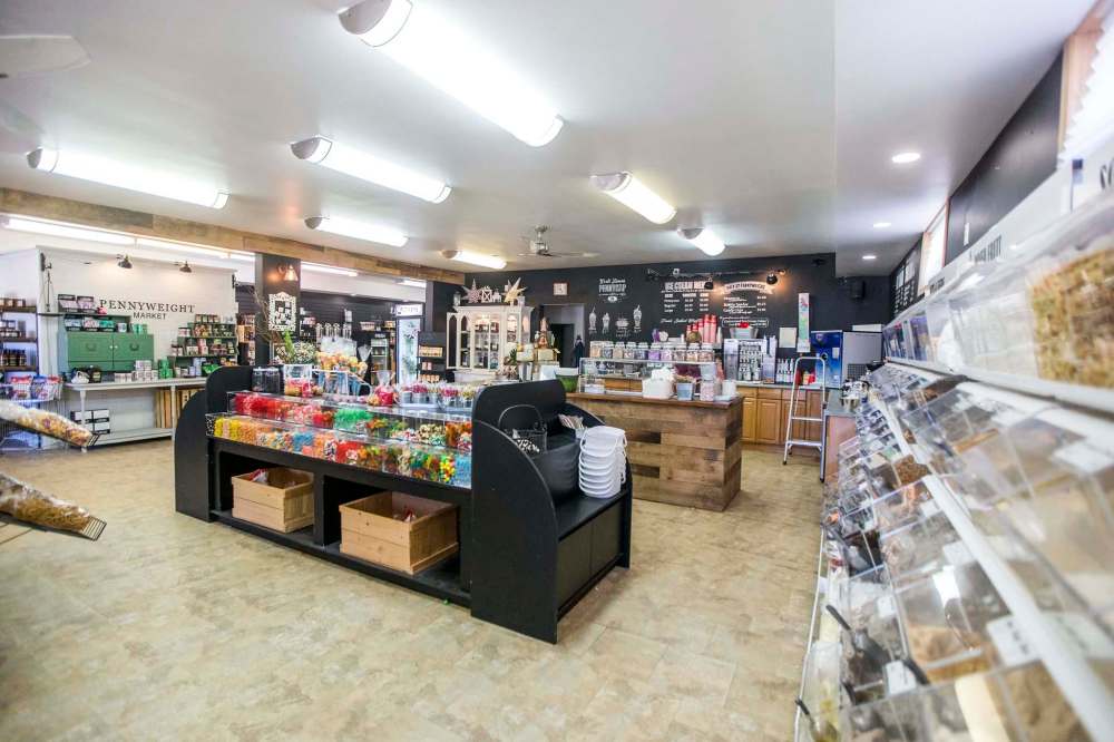 Pennyweight Market welcomes its fair share of Winnipeggers, including “a ton” during the summer months headed to a cottage or campsite in the Whiteshell area. (Mikaela MacKenzie / Winnipeg Free Press)