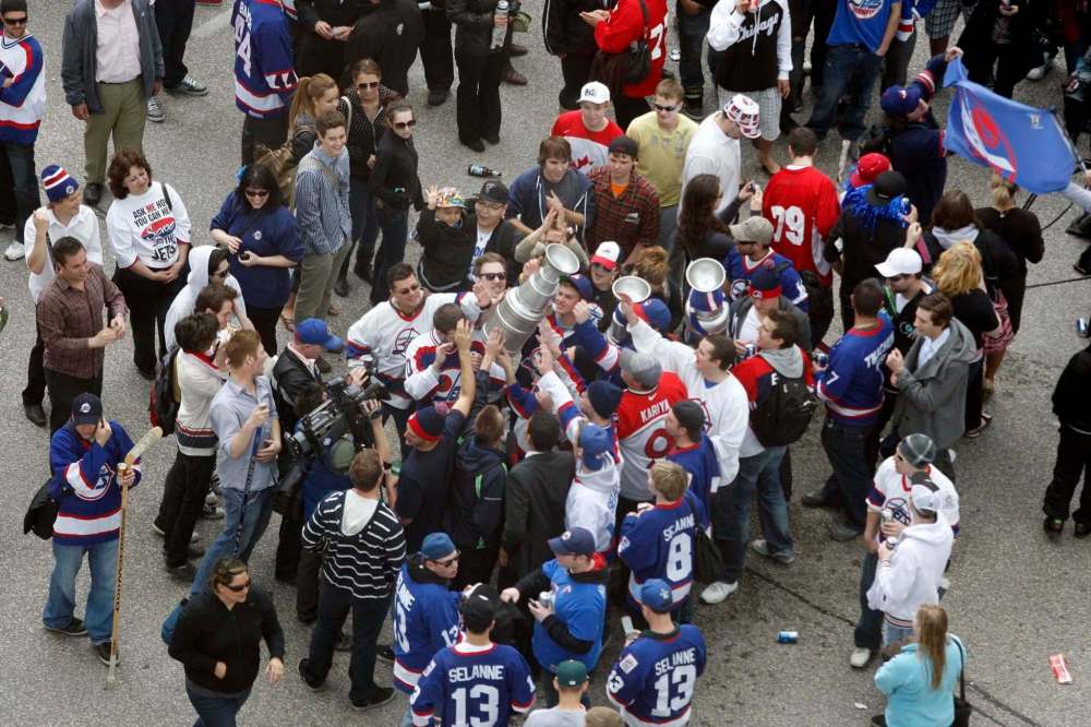Exuberant Jets fans gather at Portage and Main after the announcement. (Ken Gigliotti / Winnipeg Free Press files)