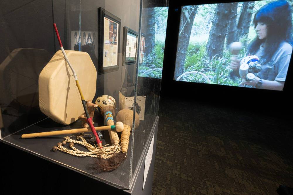 ROBERT SNOWBIRD PHOTOs
Handmade instruments are part of the Cradleboard Teaching Project Saint-Marie founded in 1997.