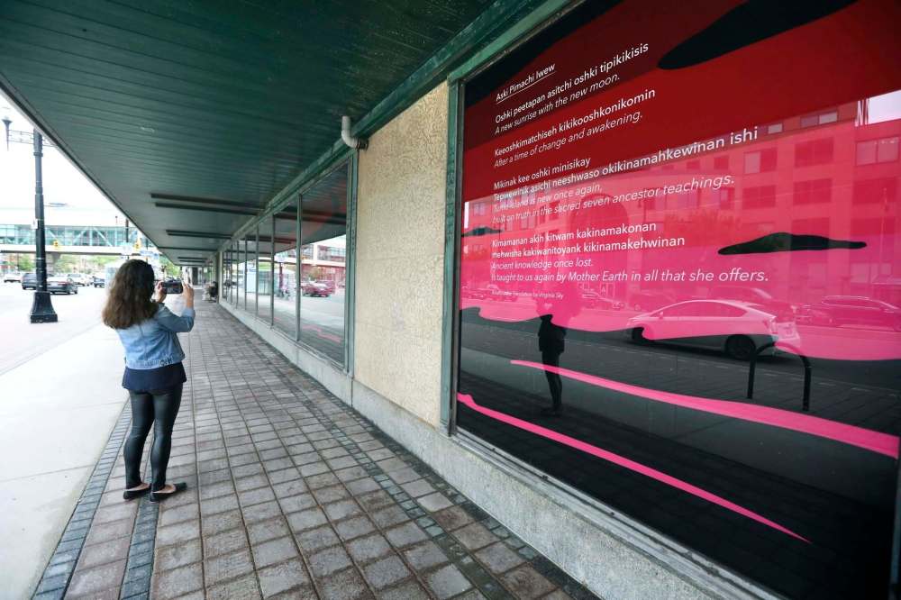 The story of the mural is based loosely on a prophecy that with a red sky comes a time of great change as Mother Earth cleanses herself and people awake to truth and the sacred teachings. (Ruth Bonneville / Winnipeg Free Press)