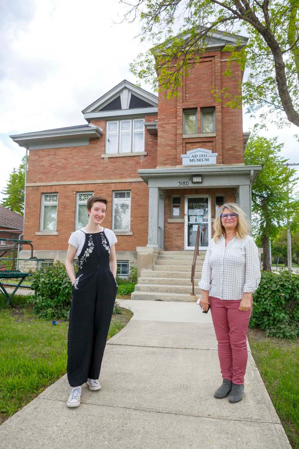 Executive director and managing curator Bonita Hunter-Eastwood (right) and Anna Lysack, program co-ordinator. (Mike Deal / Winnipeg Free Press)