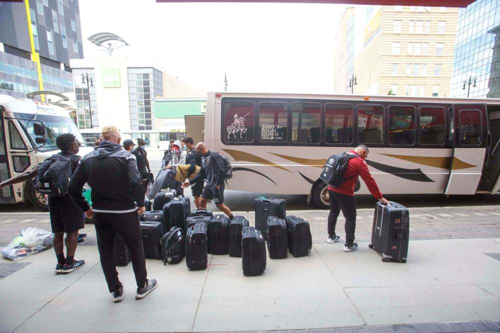 MIKE DEAL / WINNIPEG FREE PRESS
Members of the Valour FC arrive at the Raddison Hotel on Portage Avenue Monday afternoon where the Canadian Premiere League bubble has been set up.