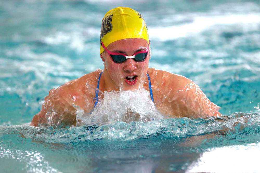 Kelsey Wog followed up her gold medal in Sunday’s 100-metre women’s breaststroke final with a second-place finish in the 200-metre individual medley. (John Woods / Winnipeg Free Press files)
