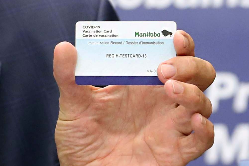 Manitobans who have health cards can apply for the immunization card two weeks after receiving their second dose of vaccine. (Kevin King / Pool files)