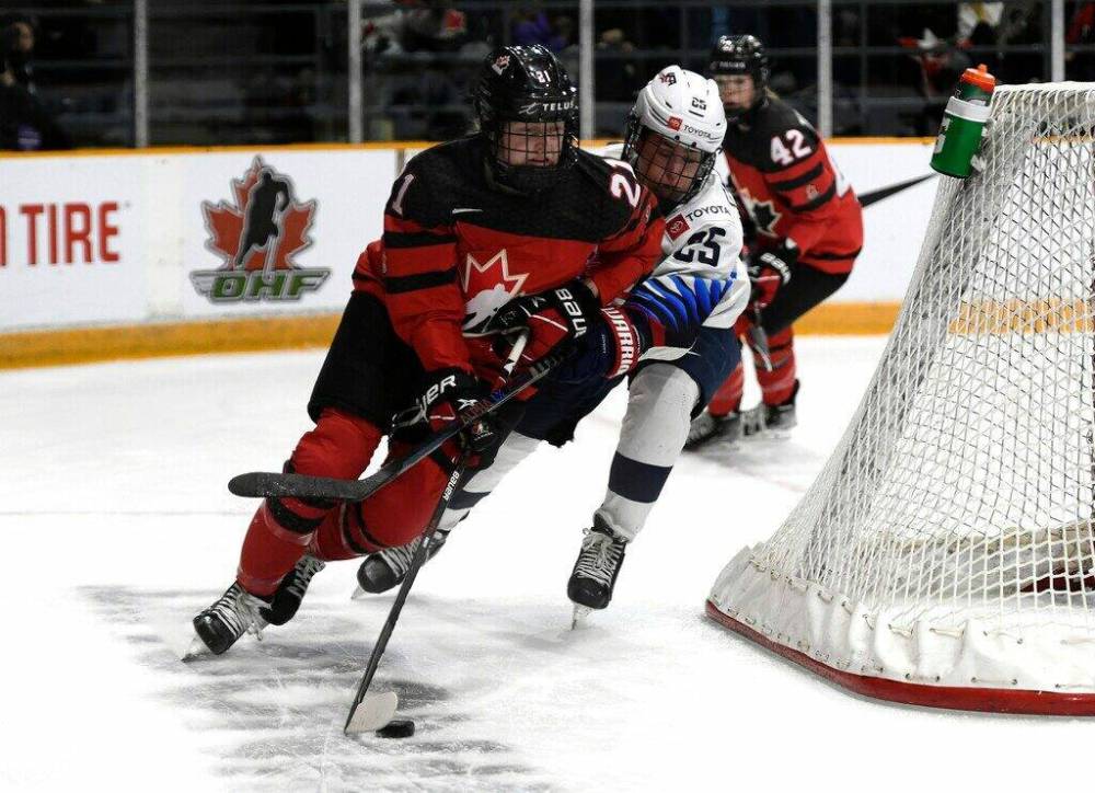 Justin Tang / THE CANADIAN PRESS files
Deloraine’s Ashton Bell (left) is one of three Manitobans named to the Canadian women’s Olympic hockey team along with Kristen Campbell and Jocelyne Larocque.