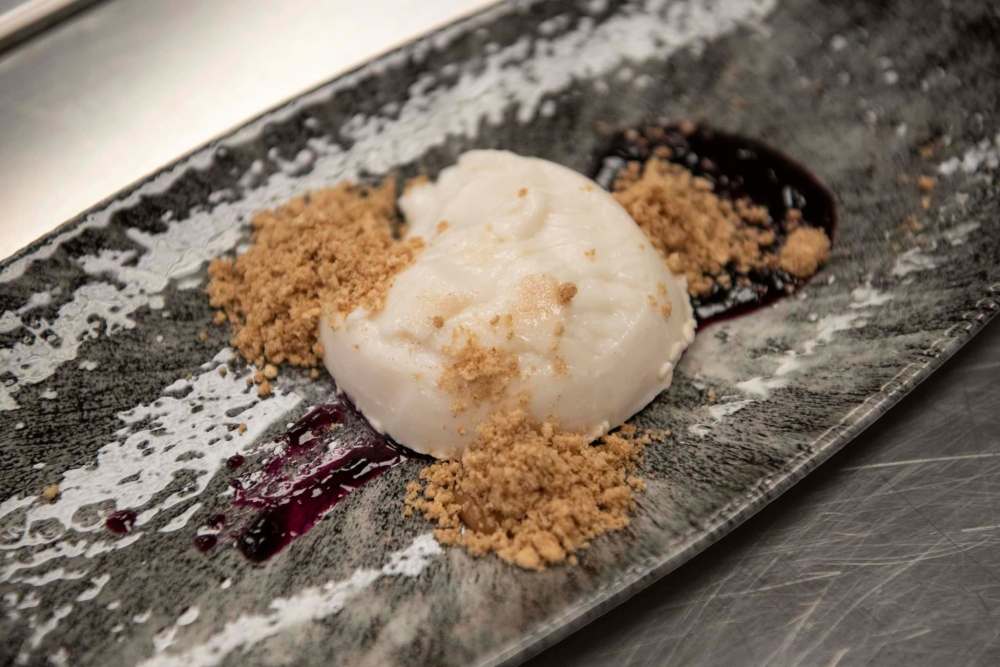 ALEX LUPUL / WINNIPEG FREE PRESS
Chef Travis Petersen’s French toast panna cotta contains cannabis-infused butter in the crumble topping.